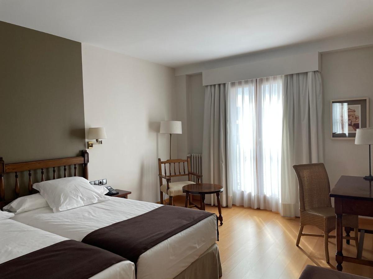 Standard Double Room,1319446327:JPEG